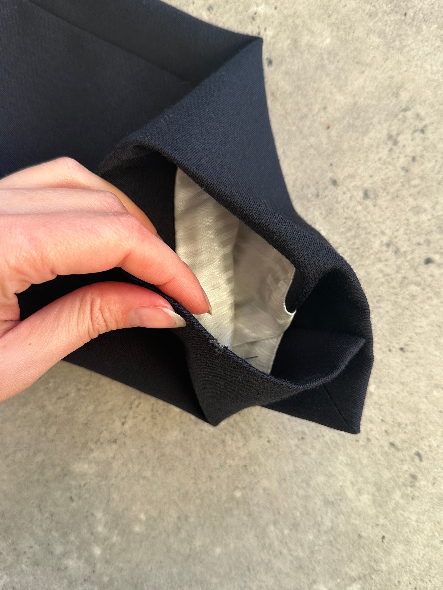 Yves Saint Laurent Pour Homme Pure Wool Single Breasted Suit - 48L/W36