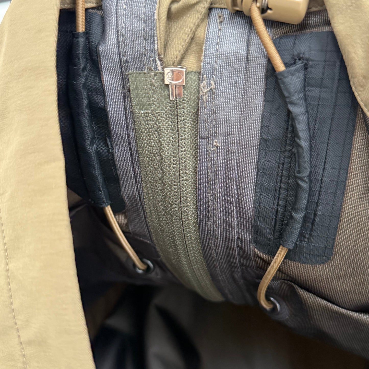 arc’teryx leaf gen one khaki green goretex windbreaker | O/S, Green