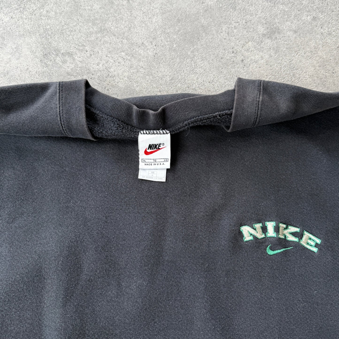 Nike 1990s heavyweight embroidered spellout sweatshirt (XL)