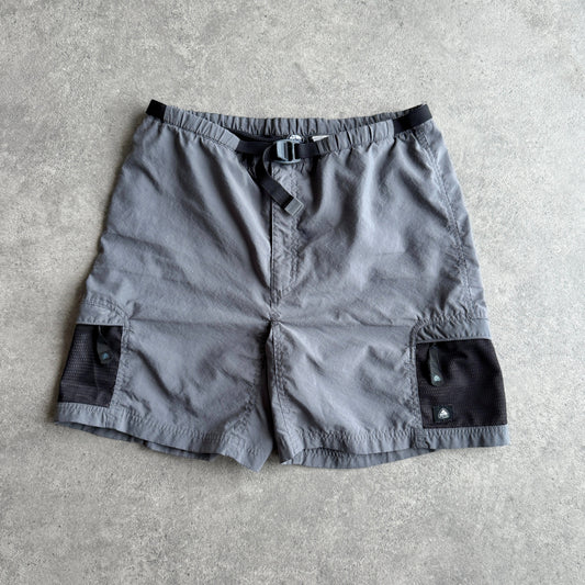 Nike ACG 2000s technical cargo shorts (M)