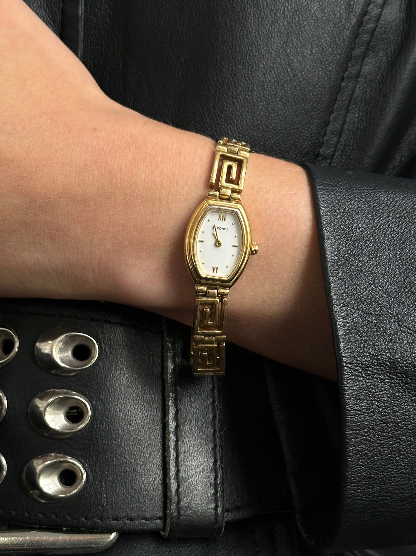 Sekonda 1990s Oval Gold Tone Geometric Quartz Watch