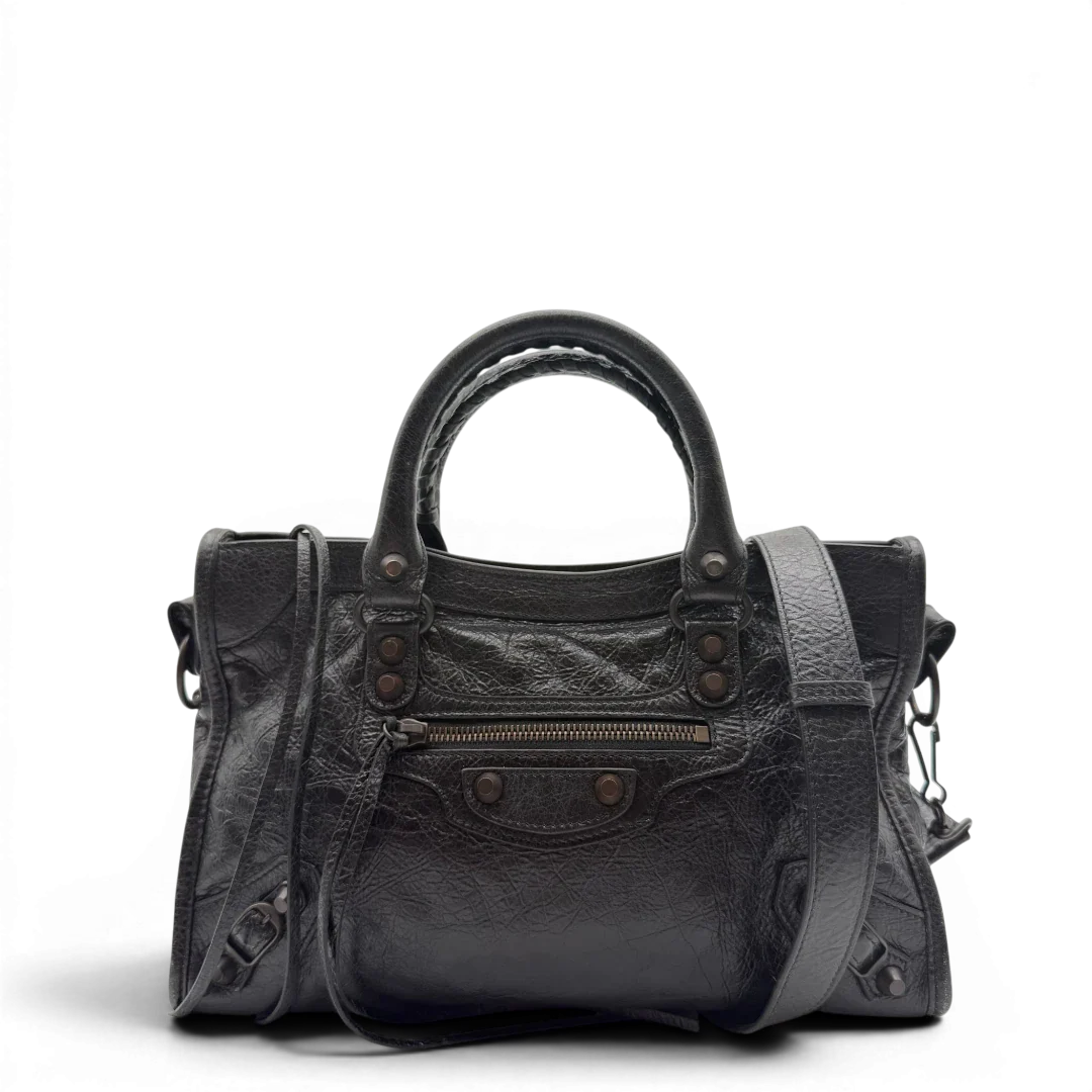 https://cdn.shopify.com/s/files/1/0564/9376/8855/files/Balenciaga_City_Bag_schwarz_1.webp?v=1782378237