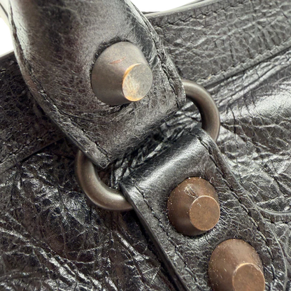 https://cdn.shopify.com/s/files/1/0564/9376/8855/files/Balenciaga_City_Bag_schwarz_11.webp?v=1782378237
