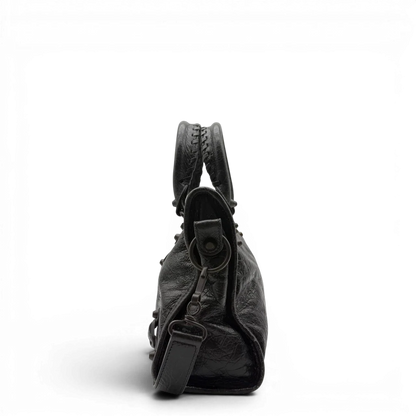 https://cdn.shopify.com/s/files/1/0564/9376/8855/files/Balenciaga_City_Bag_schwarz_3.webp?v=1782378236