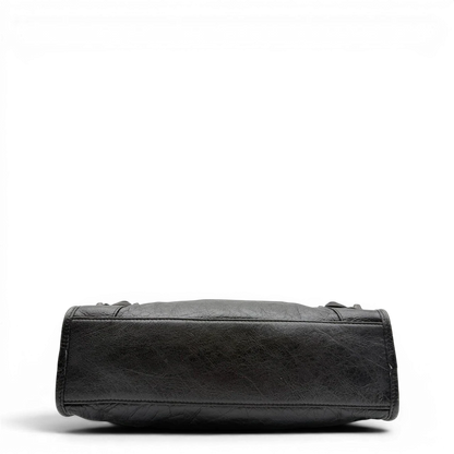 https://cdn.shopify.com/s/files/1/0564/9376/8855/files/Balenciaga_City_Bag_schwarz_5.webp?v=1782378237