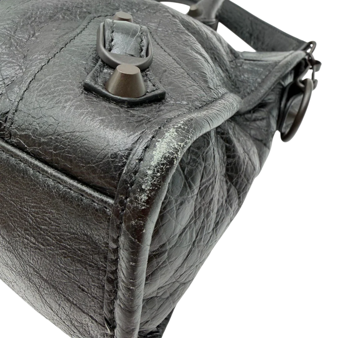 https://cdn.shopify.com/s/files/1/0564/9376/8855/files/Balenciaga_City_Bag_schwarz_6.webp?v=1782378237