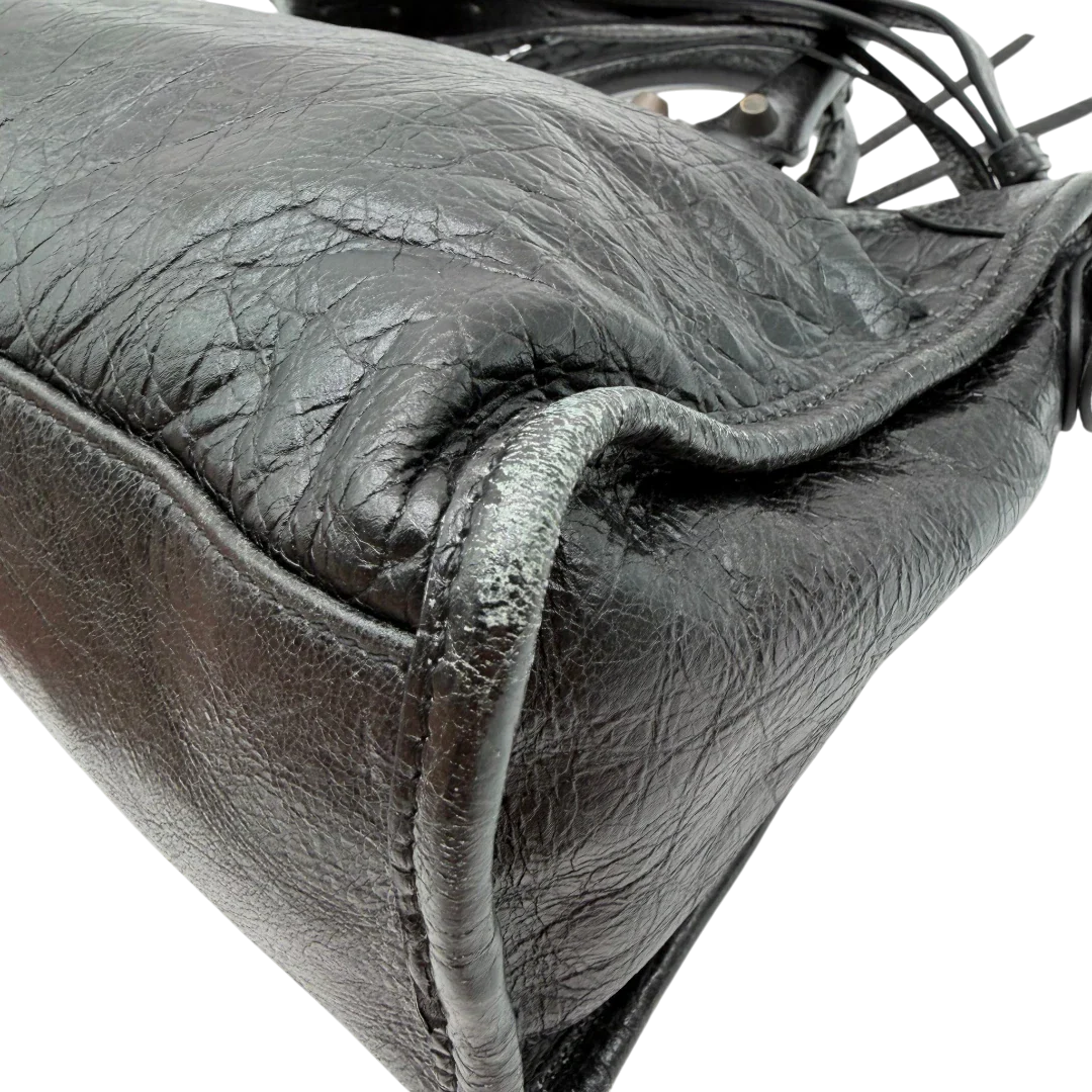 https://cdn.shopify.com/s/files/1/0564/9376/8855/files/Balenciaga_City_Bag_schwarz_8.webp?v=1782378237