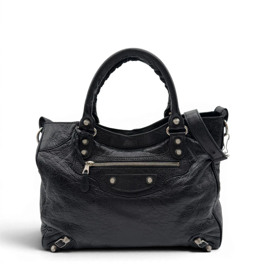 https://cdn.shopify.com/s/files/1/0564/9376/8855/files/Balenciaga_City_Velo_Umhangetasche_schwarz_Leder_vintage7566.webp?v=1779405754