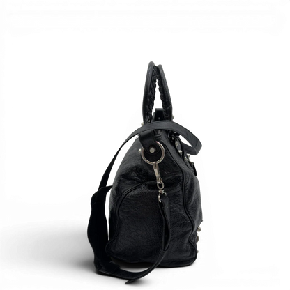 https://cdn.shopify.com/s/files/1/0564/9376/8855/files/Balenciaga_City_Velo_Umhangetasche_schwarz_Leder_vintage7568.webp?v=1779405754