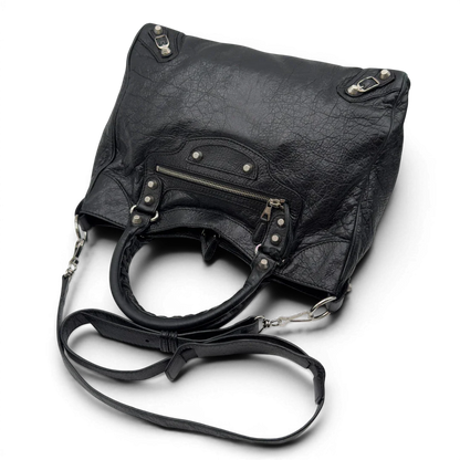 https://cdn.shopify.com/s/files/1/0564/9376/8855/files/Balenciaga_City_Velo_Umhangetasche_schwarz_Leder_vintage7575.webp?v=1779405754