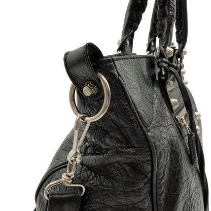 https://cdn.shopify.com/s/files/1/0564/9376/8855/files/Balenciaga_City_Velo_Umhangetasche_schwarz_Leder_vintage7578.webp?v=1779405754