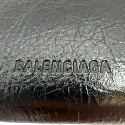 https://cdn.shopify.com/s/files/1/0564/9376/8855/files/Balenciaga_Geldbeutel_Bi-fold_aus_Leder_schwarz_wallet0427.webp?v=1761139717