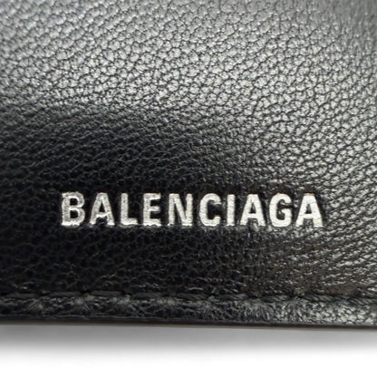 https://cdn.shopify.com/s/files/1/0564/9376/8855/files/Balenciaga_Geldbeutel_Bi-fold_aus_Leder_schwarz_wallet0432.webp?v=1761139717