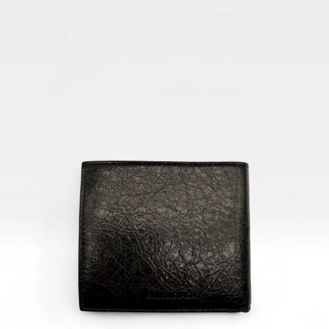 https://cdn.shopify.com/s/files/1/0564/9376/8855/files/Balenciaga_Geldbeutel_aus_Leder_schwarz_wallet0720.webp?v=1761139928