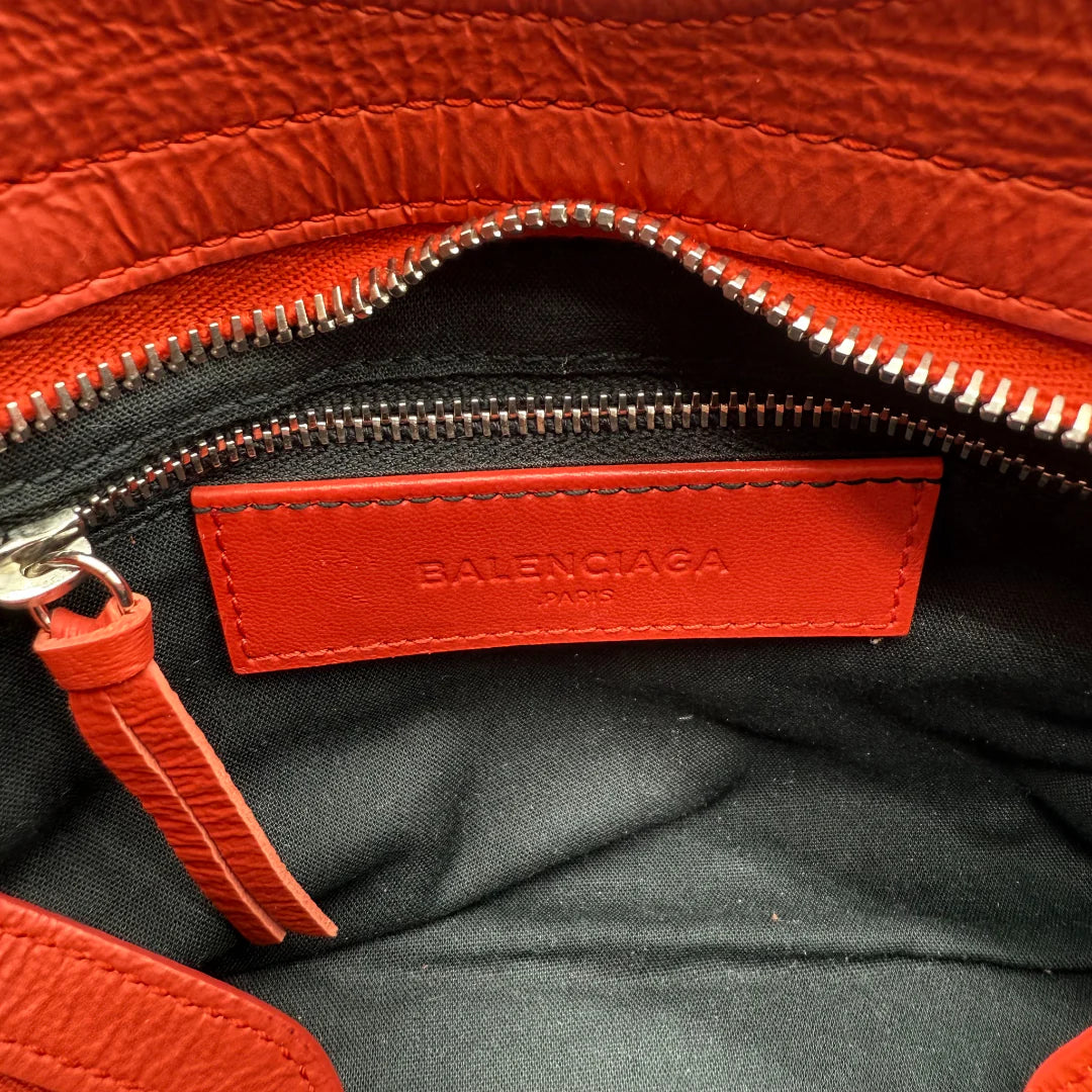 https://cdn.shopify.com/s/files/1/0564/9376/8855/files/Balenciaga_Handtasche_City_bag_small_aus_Lammleder_orange_vintage_handbag2713.webp?v=1762520503