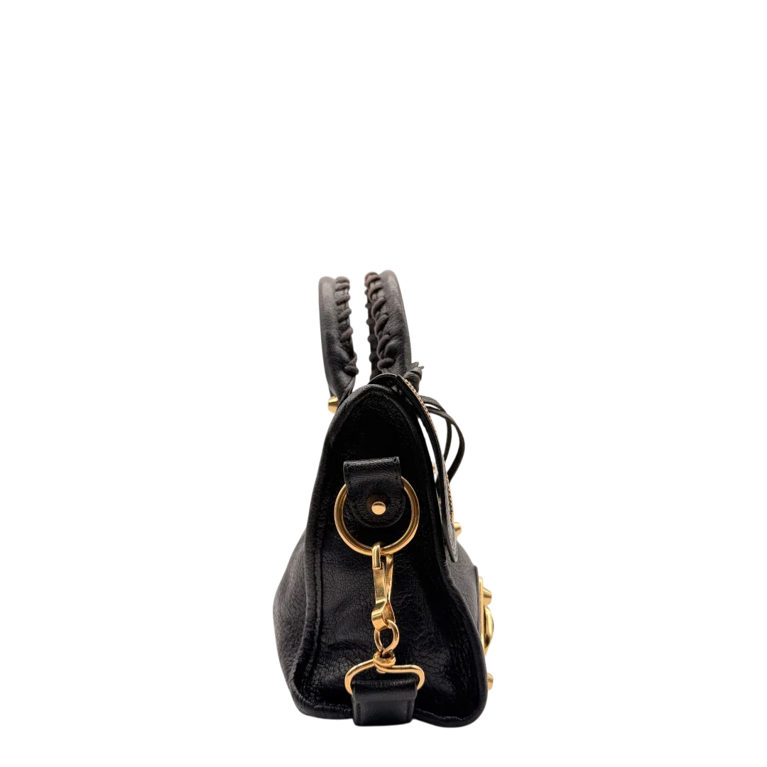 https://cdn.shopify.com/s/files/1/0564/9376/8855/files/Balenciaga_Handtasche_Giant_City_small_mit_Umhangegurt_aus_Leder_dunkelblau_4.webp?v=1781772541