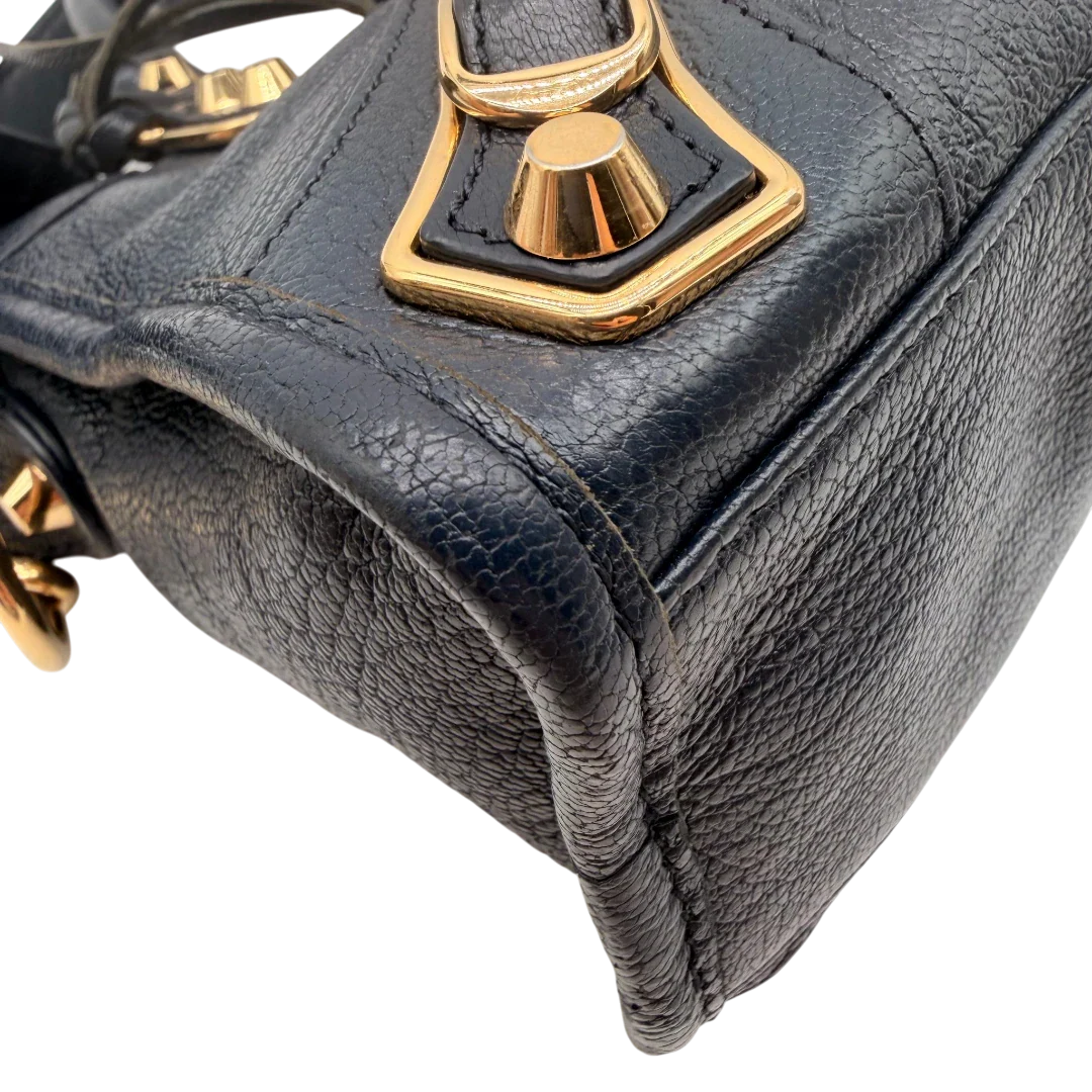 https://cdn.shopify.com/s/files/1/0564/9376/8855/files/Balenciaga_Handtasche_Giant_City_small_mit_Umhangegurt_aus_Leder_dunkelblau_7.webp?v=1781772542