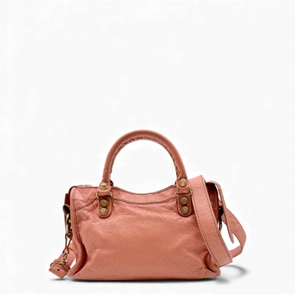 https://cdn.shopify.com/s/files/1/0564/9376/8855/files/Balenciaga_Handtasche_Gianty_City_mini_aus_Leder_rosa_vintage_handbag4258.webp?v=1764853465