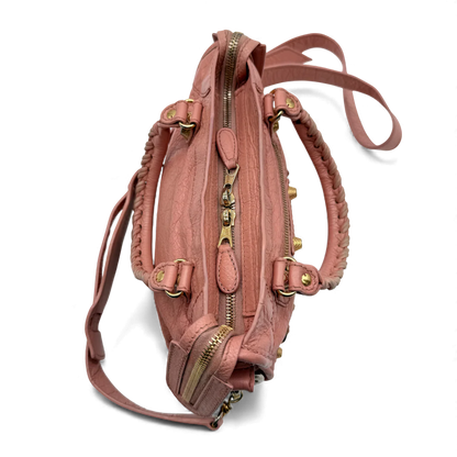 https://cdn.shopify.com/s/files/1/0564/9376/8855/files/Balenciaga_Handtasche_Gianty_City_mini_aus_Leder_rosa_vintage_handbag4269.webp?v=1764853502