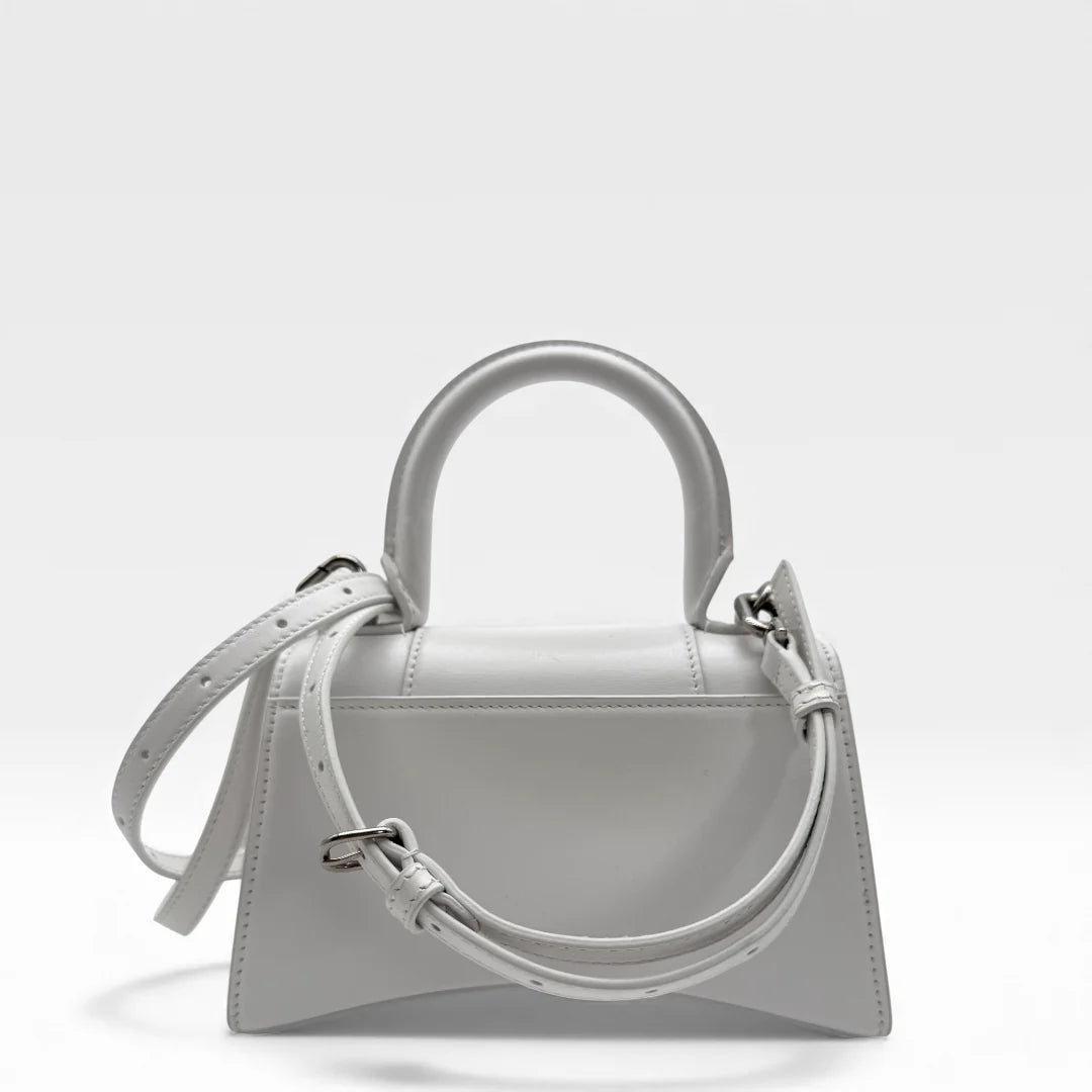 https://cdn.shopify.com/s/files/1/0564/9376/8855/files/Balenciaga_Handtasche_Hourglass_XS_mit_Schultergurt_aus_Leder_weiss_handbag_6010.webp?v=1766108771