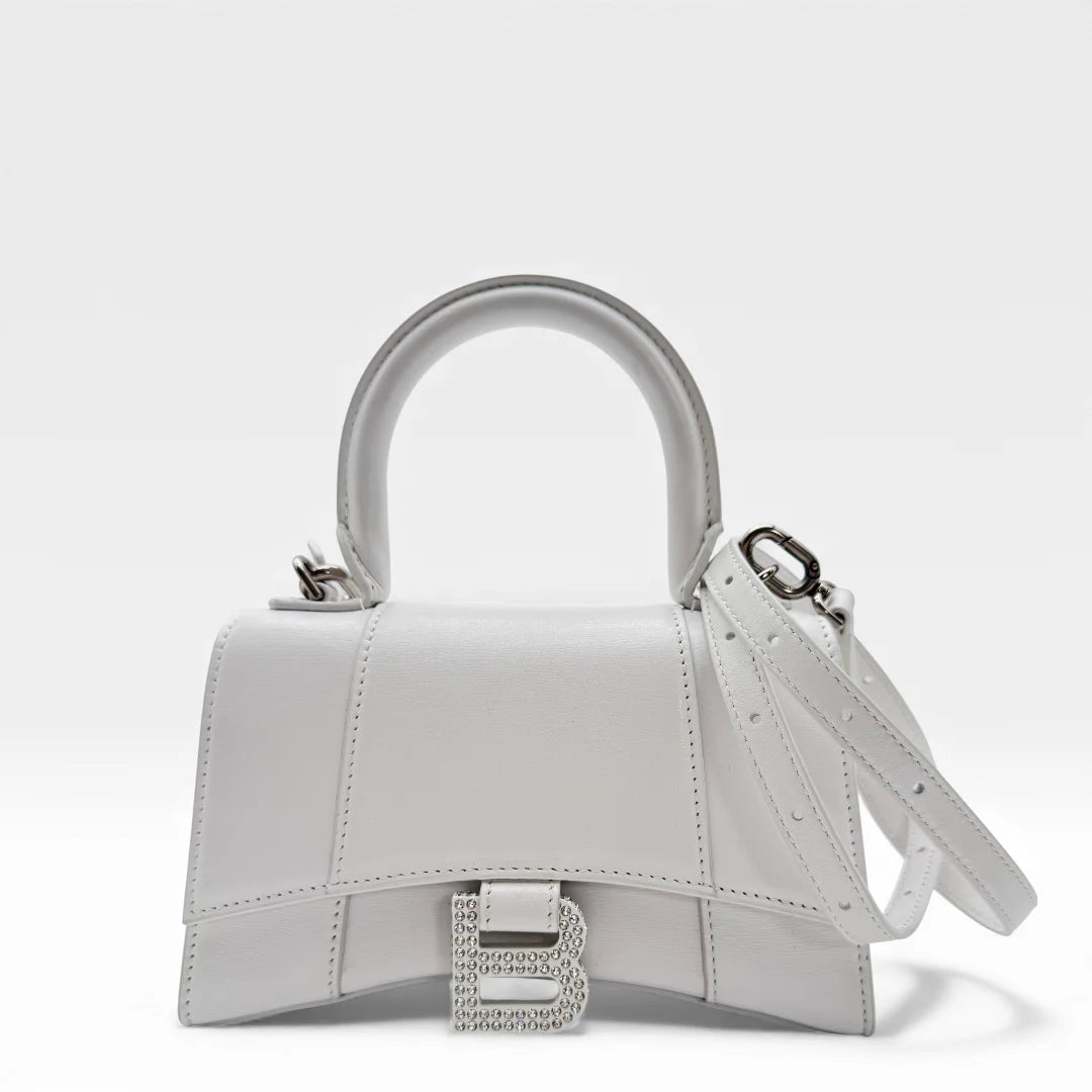https://cdn.shopify.com/s/files/1/0564/9376/8855/files/Balenciaga_Handtasche_Hourglass_XS_mit_Schultergurt_aus_Leder_weiss_handbag_6013.webp?v=1766108771