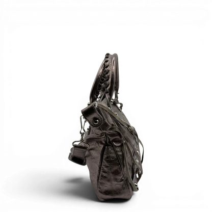 https://cdn.shopify.com/s/files/1/0564/9376/8855/files/Balenciaga_Handtasche_The_First_City_Bag_aus_Leder_silber___chrome_vintage6583.webp?v=1778675915