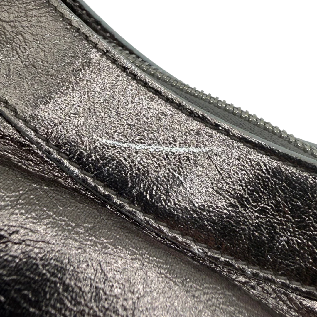 https://cdn.shopify.com/s/files/1/0564/9376/8855/files/Balenciaga_Handtasche_The_First_City_Bag_aus_Leder_silber___chrome_vintage6594.webp?v=1778675915