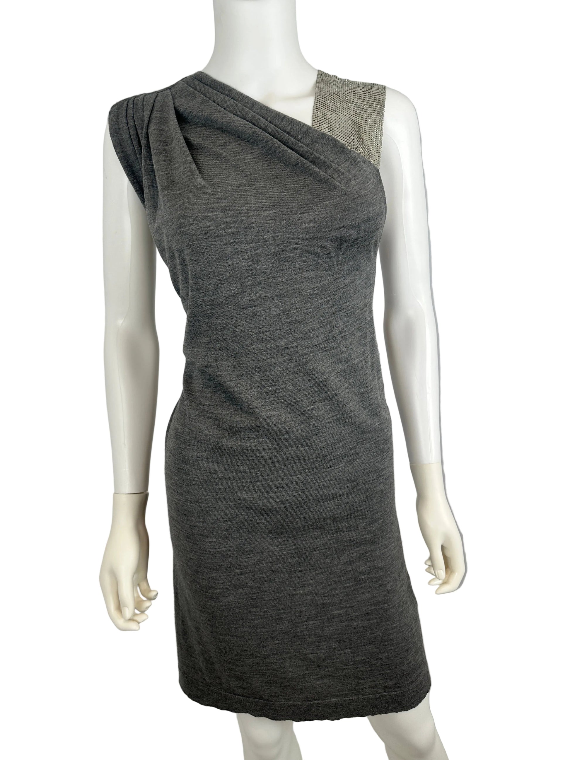 https://cdn.shopify.com/s/files/1/0900/2729/5066/files/Balmain_Chainmail_Dress.jpg?v=1774113483