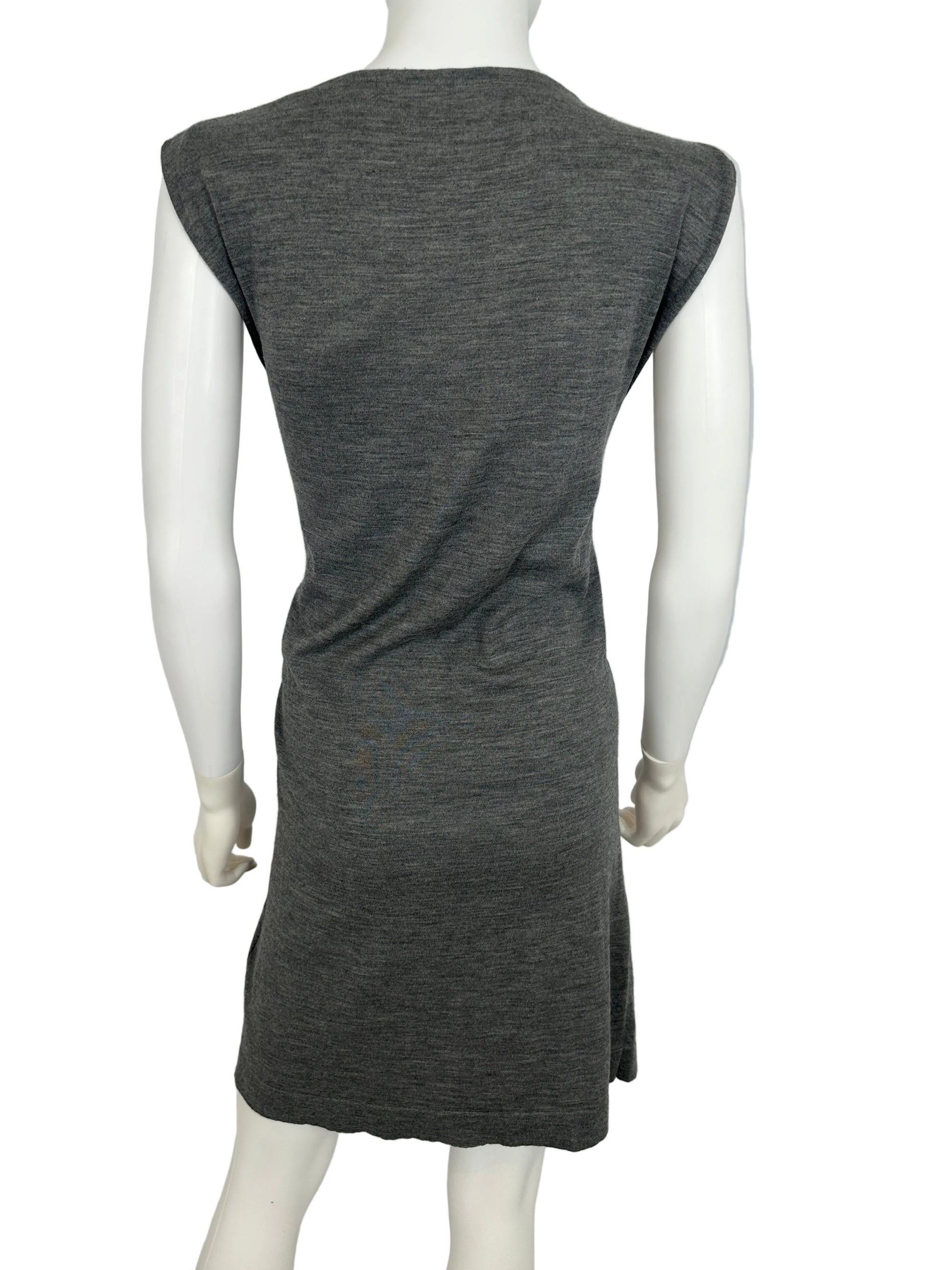 https://cdn.shopify.com/s/files/1/0900/2729/5066/files/Balmain_Chainmail_Dress_Back.jpg?v=1774113538