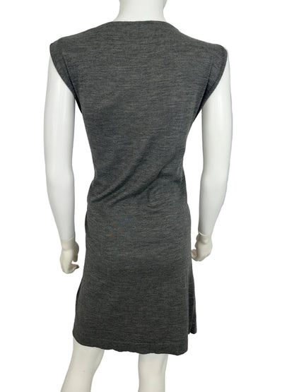 https://cdn.shopify.com/s/files/1/0900/2729/5066/files/Balmain_Chainmail_Dress_Back.jpg?v=1774113538