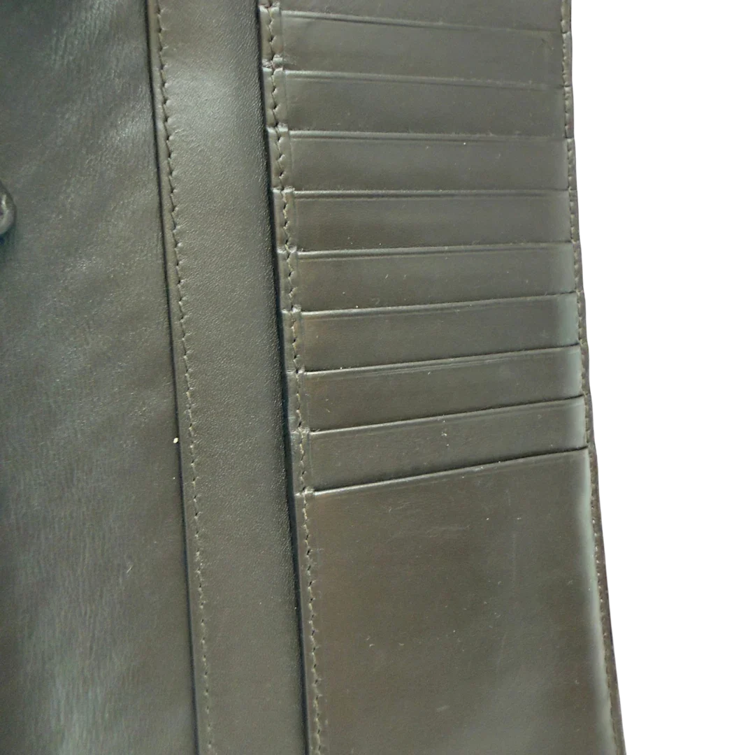 https://cdn.shopify.com/s/files/1/0564/9376/8855/files/Bottega_Veneta_Geldbeutel_Intrecciato_aus_Leder_dunkelbraun_11.webp?v=1782983387