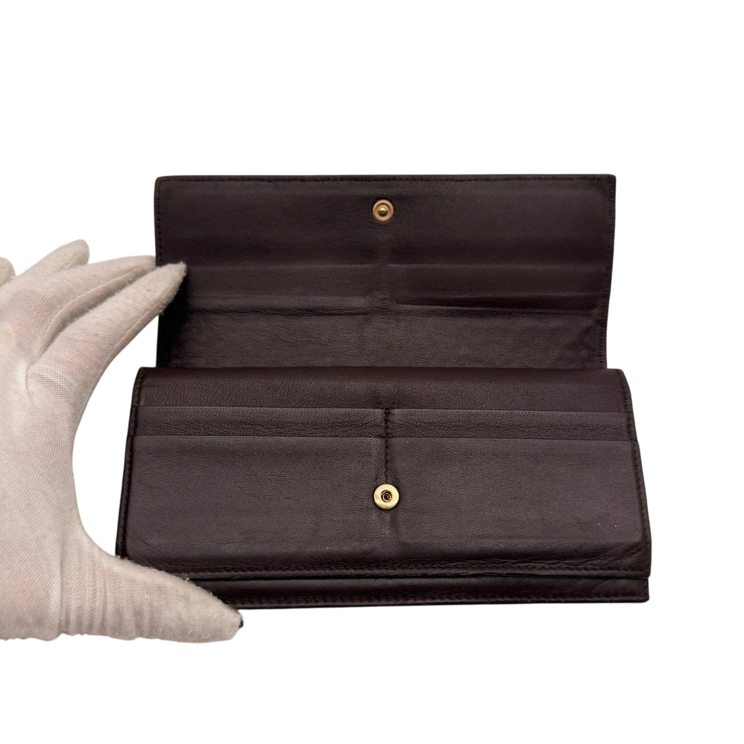 https://cdn.shopify.com/s/files/1/0564/9376/8855/files/Bottega_Veneta_Geldbeutel_Intrecciato_aus_Leder_dunkelbraun_13.webp?v=1784242042