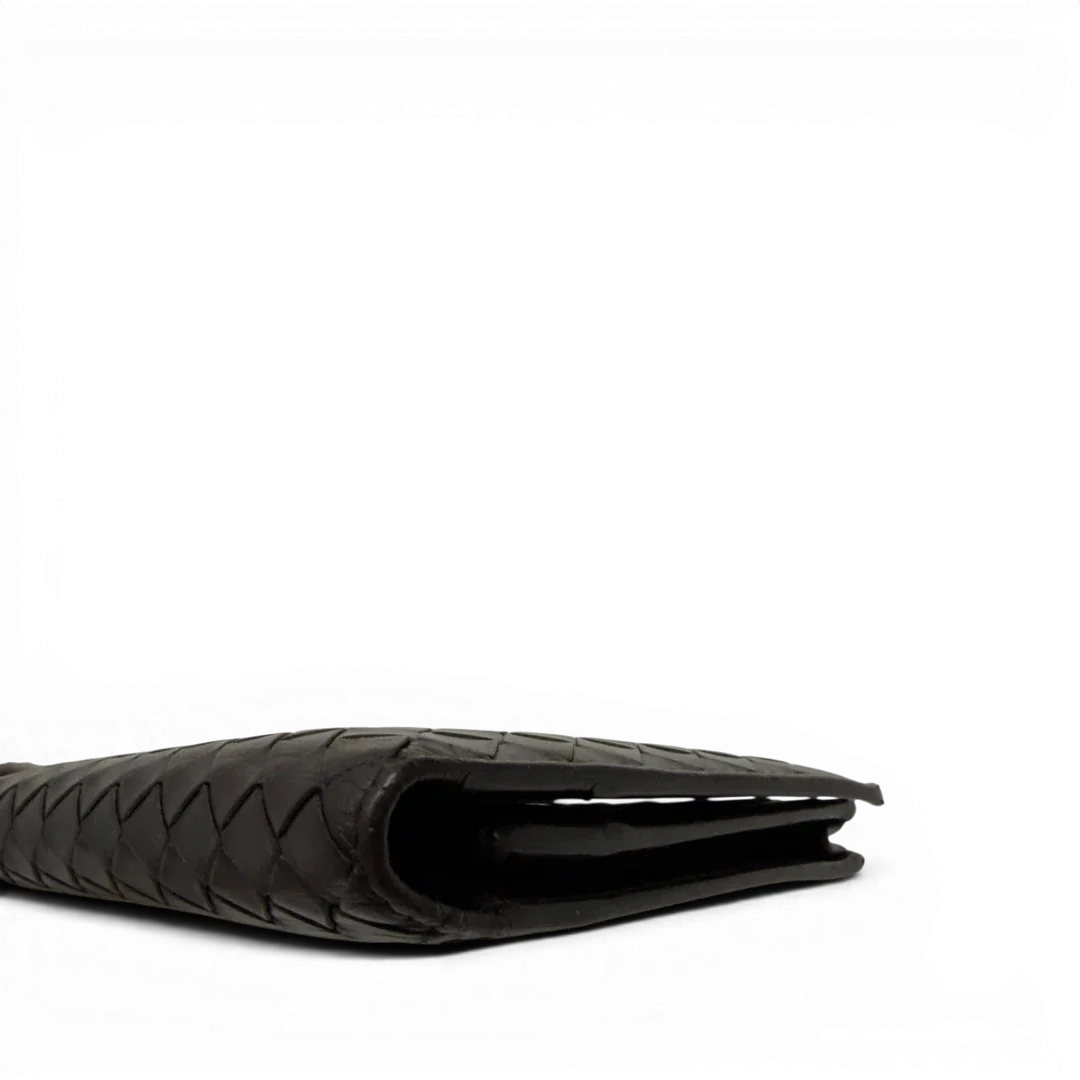 https://cdn.shopify.com/s/files/1/0564/9376/8855/files/Bottega_Veneta_Geldbeutel_Intrecciato_aus_Leder_dunkelbraun_5.webp?v=1782983387