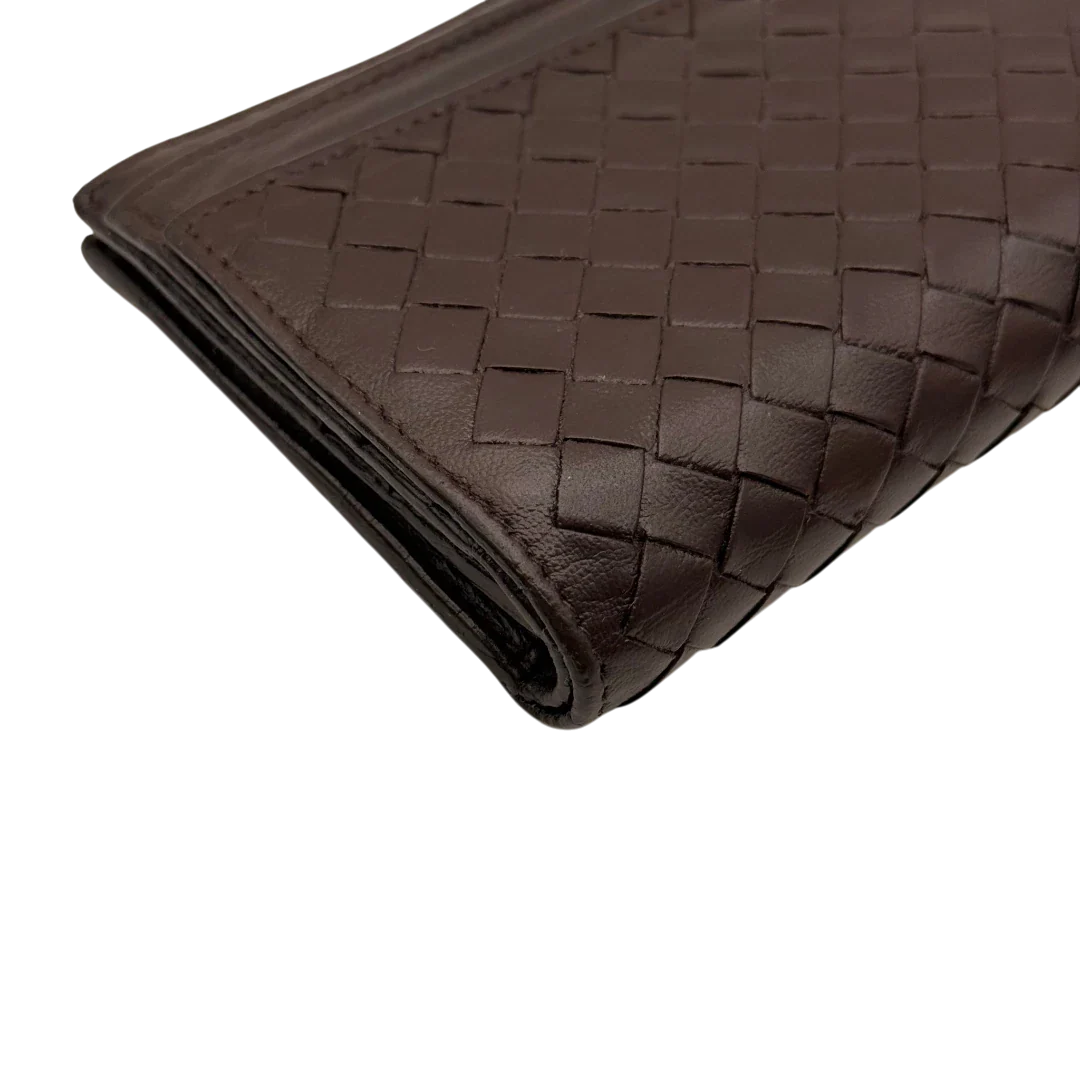 https://cdn.shopify.com/s/files/1/0564/9376/8855/files/Bottega_Veneta_Geldbeutel_Intrecciato_aus_Leder_dunkelbraun_5_eff533d5-216d-4304-8f34-43409b859c81.webp?v=1784242042