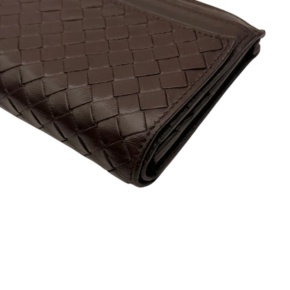 https://cdn.shopify.com/s/files/1/0564/9376/8855/files/Bottega_Veneta_Geldbeutel_Intrecciato_aus_Leder_dunkelbraun_6_adca173e-db8d-450d-936c-44c011e23e71.webp?v=1784242042