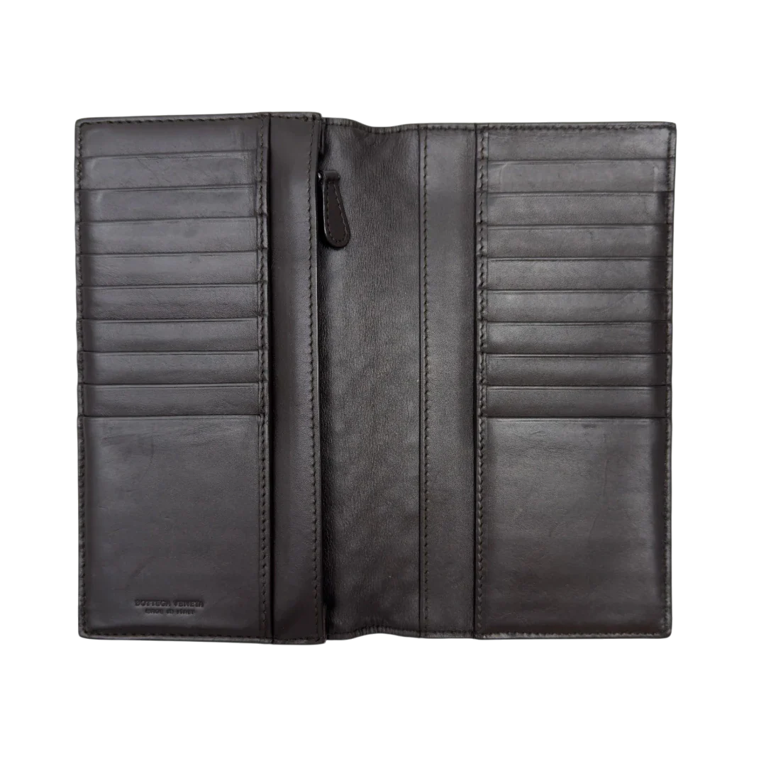 https://cdn.shopify.com/s/files/1/0564/9376/8855/files/Bottega_Veneta_Geldbeutel_Intrecciato_aus_Leder_dunkelbraun_7.webp?v=1782983387