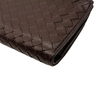 https://cdn.shopify.com/s/files/1/0564/9376/8855/files/Bottega_Veneta_Geldbeutel_Intrecciato_aus_Leder_dunkelbraun_7_6d94ef3f-e1af-4a5b-9a70-8123b2779670.webp?v=1784242042