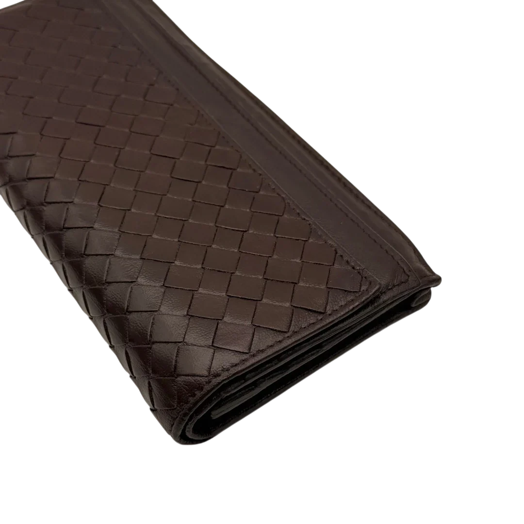 https://cdn.shopify.com/s/files/1/0564/9376/8855/files/Bottega_Veneta_Geldbeutel_Intrecciato_aus_Leder_dunkelbraun_9_9dc59d48-c391-4532-bcbb-6969abf6f628.webp?v=1784242042