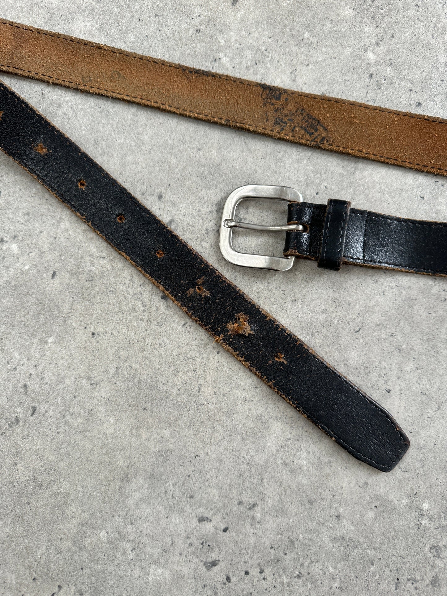 Vintage 1980s chrome distressed leather belt, W30-38, featuring a classic buckle and aged finish, displayed on a neutral background.