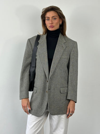 Burberry 1990s pure wool herringbone blazer in XL size, featuring classic tailored fit and sophisticated pattern.