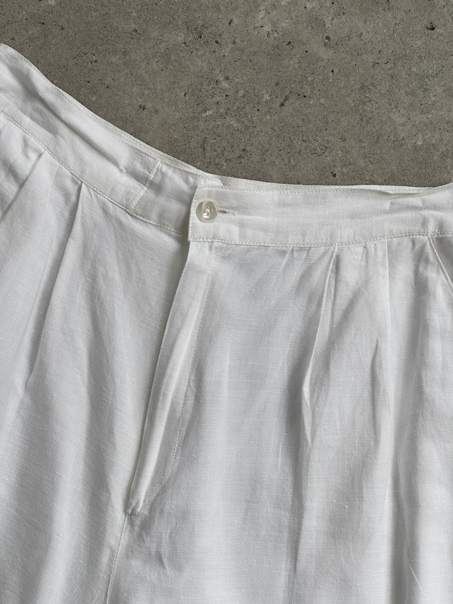 Vintage Linen Pleated High Waisted Wide Bermuda Shorts - W24