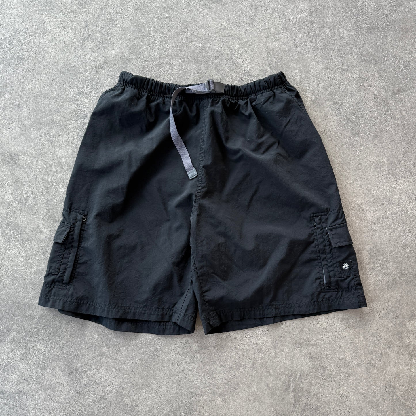 Nike ACG 2000s technical cargo shorts (XL)