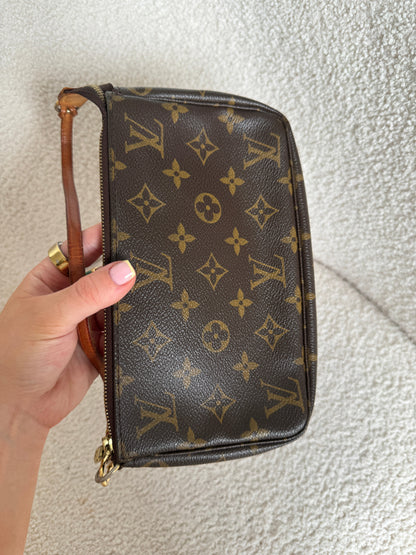 2006 Louis Vuitton Classic Pochette Accessoires Handbag | O/S, Brown