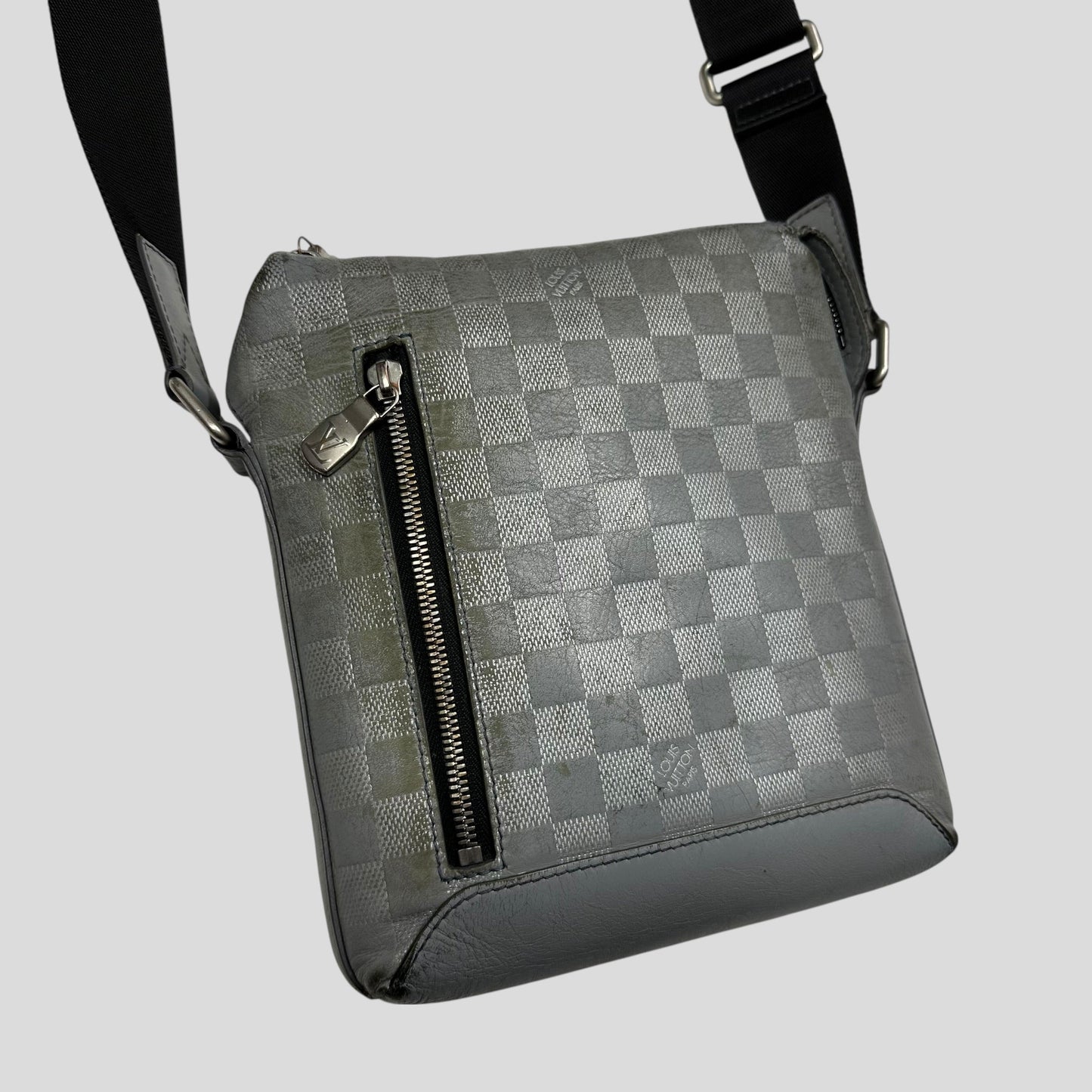 Louis Vuitton Damiere Discovery Monogram BB Leather Infini Messenger Bag | O/S, Grey