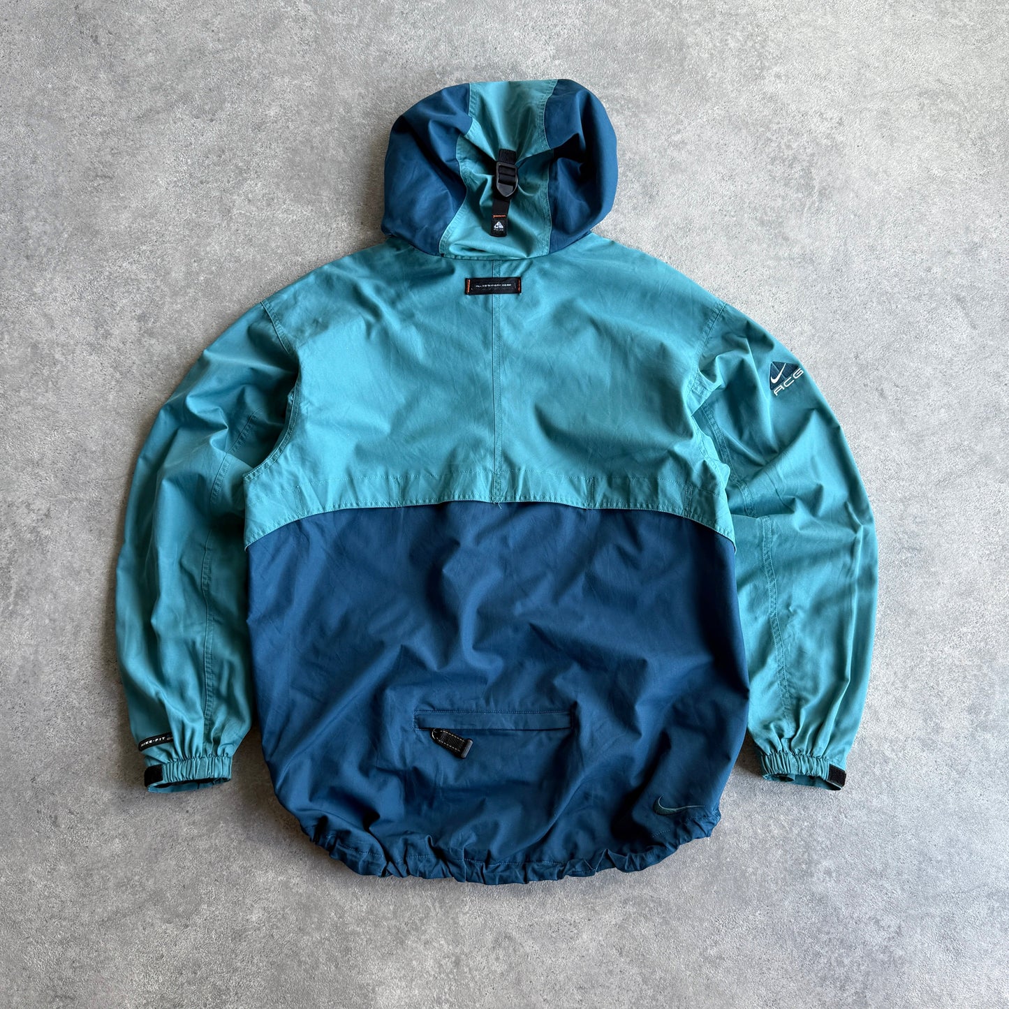 Nike ACG 1990s storm fit technical waterproof pullover jacket (L)