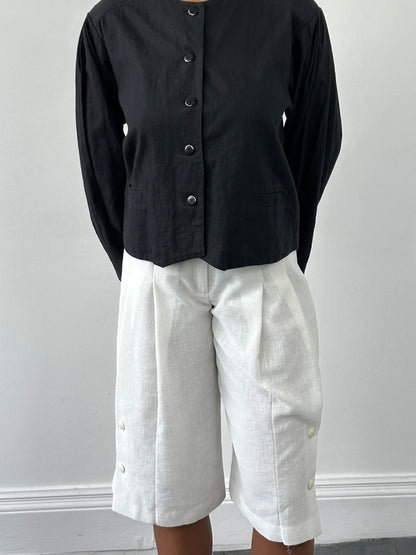 Vintage Japanese 1990s high-waisted pleated culottes shorts in beige, with wide legs and retro high waist for a classic look.