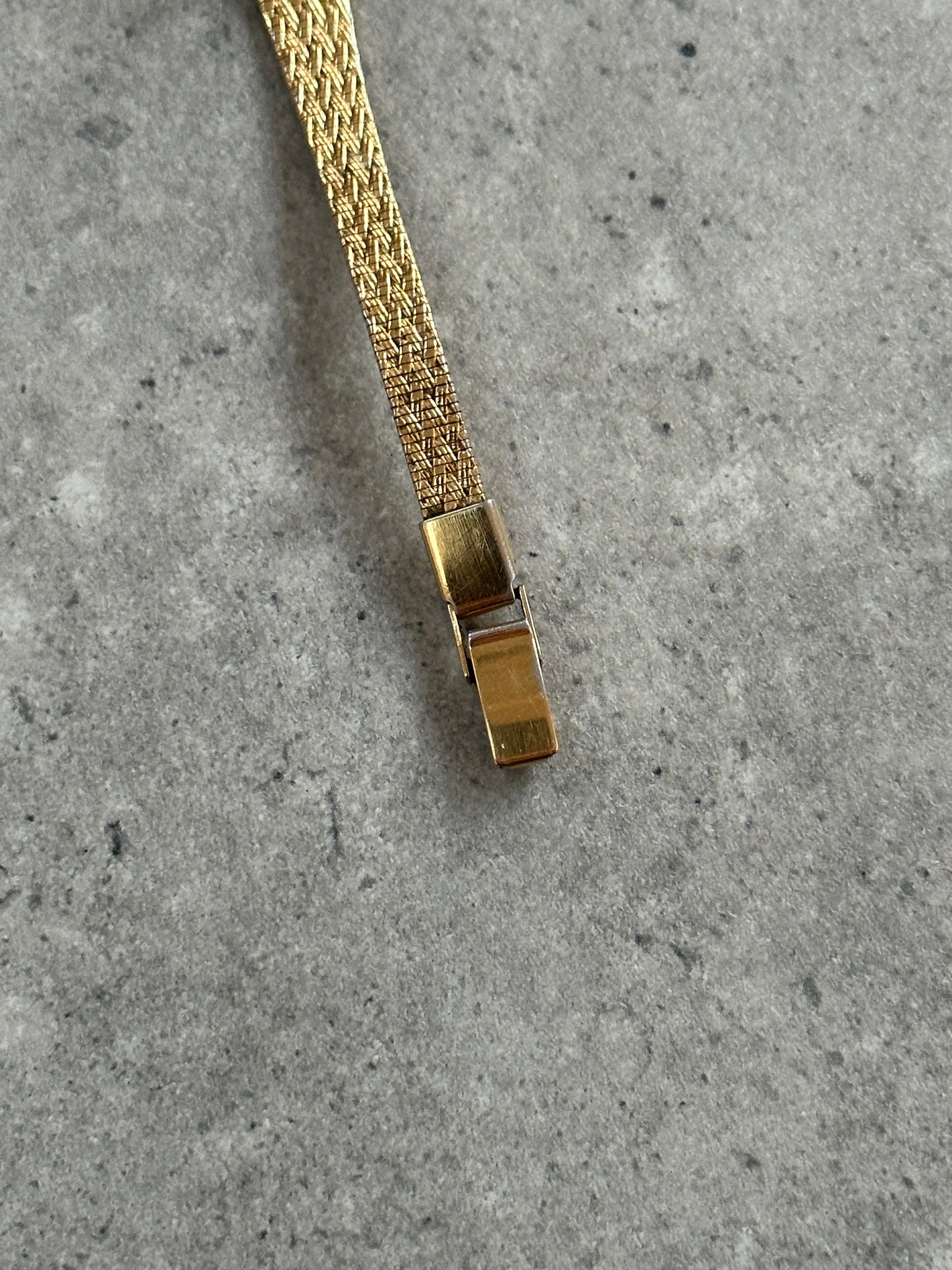 Accurist 1990s Gold Tone Analog Quartz Watch