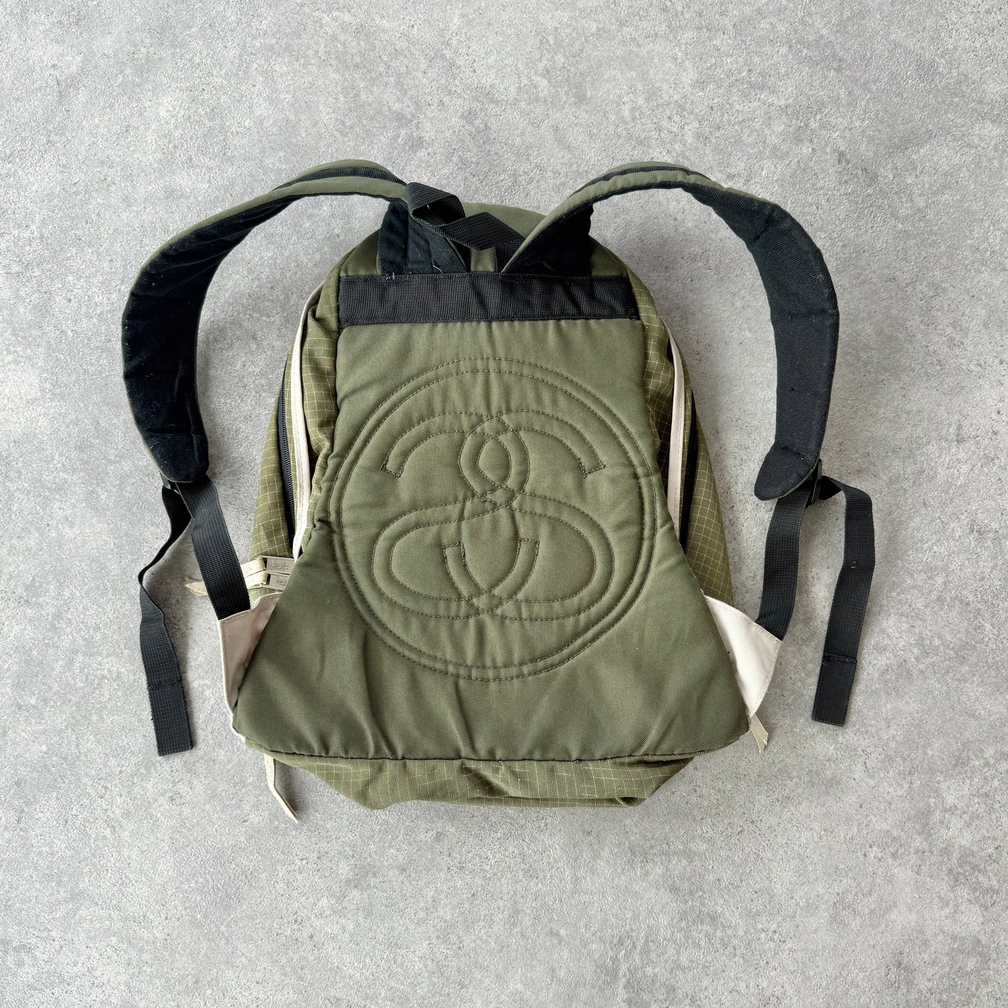 Stussy 1990s technical 35L backpack (19”x15”)
