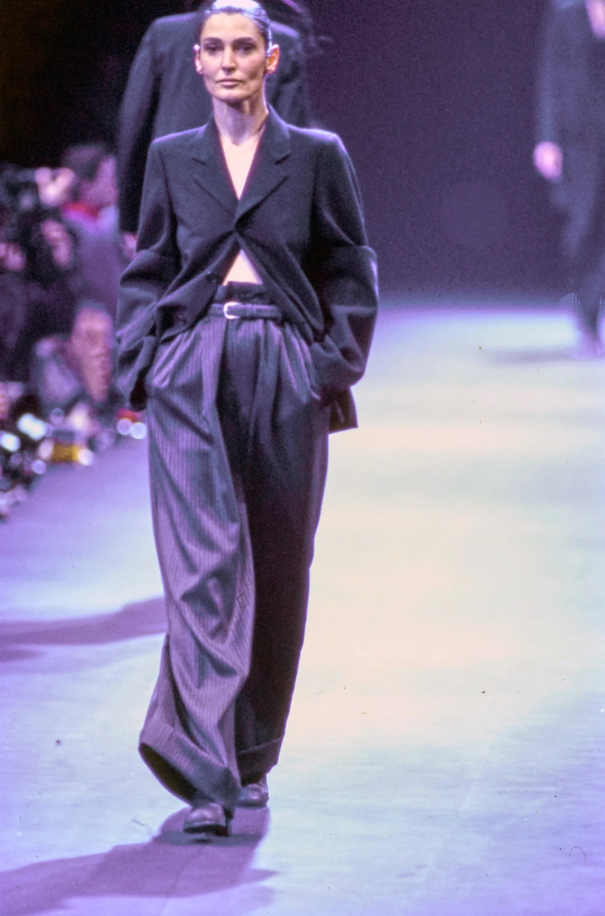 https://cdn.shopify.com/s/files/1/0821/7405/0644/files/COMME-DES-GARCONS-FALL-1992-RTW-56-BENEDETTA-BARZINI-CN10042001.jpg?v=1771430316