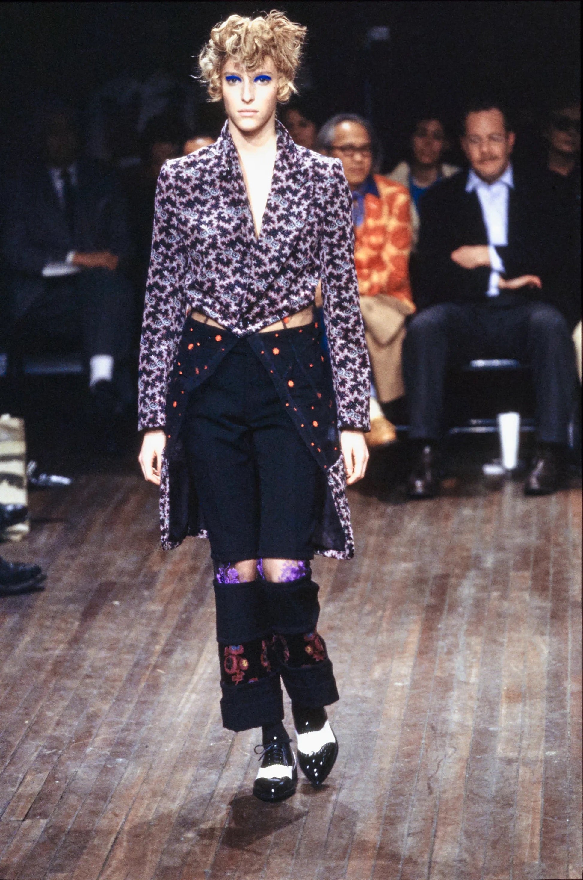 https://cdn.shopify.com/s/files/1/0821/7405/0644/files/COMME-DES-GARCONS-FALL-2001-RTW-05-CAMEN-MARIA-HILLESTAD-CN10042185.jpg?v=1763986697